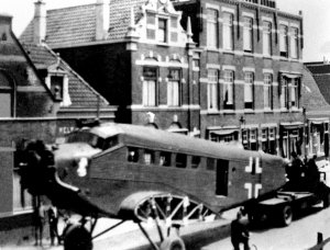 Afvoer van Junker door Willem III straat te Loosduinen